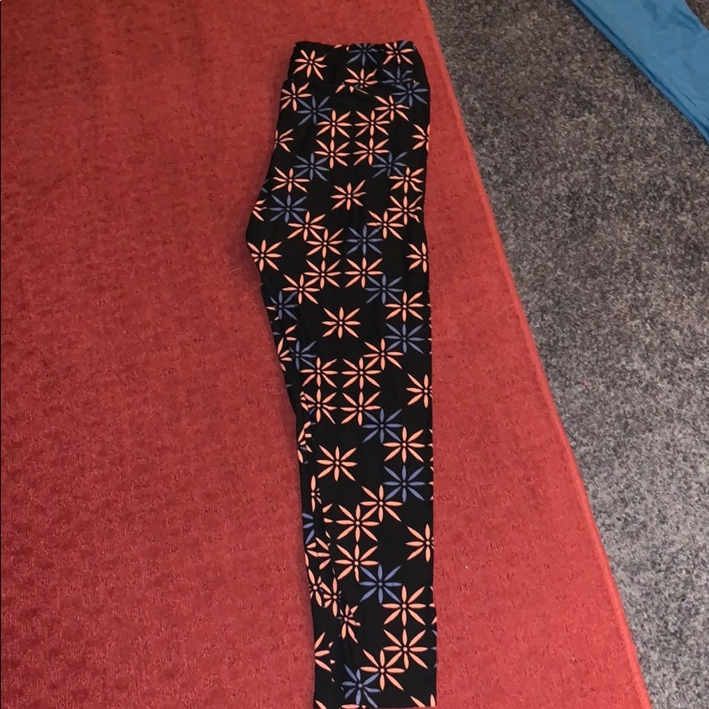 LuLaRoe  Tall and Curvy Leggings